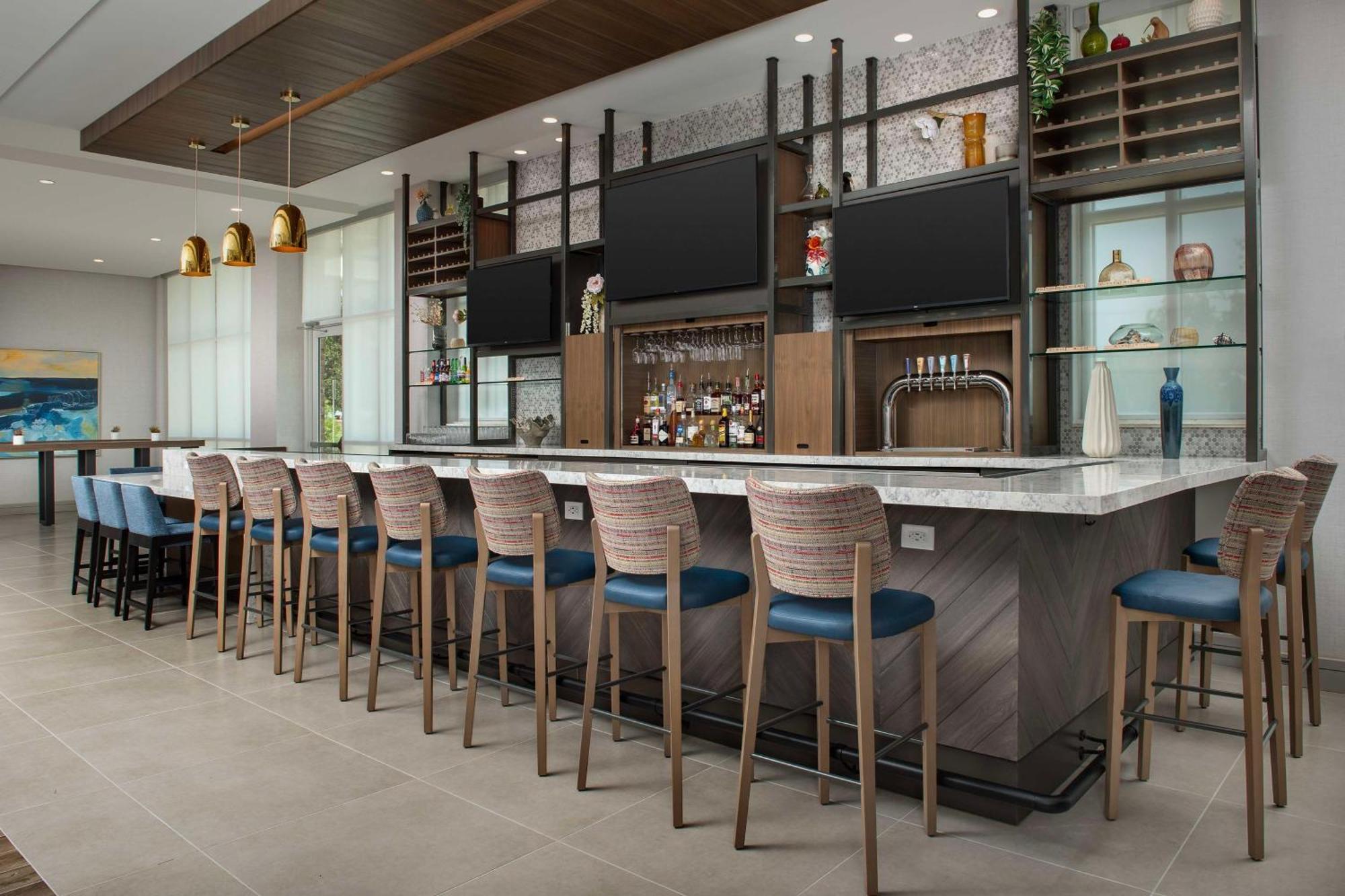Hilton Garden Inn Pensacola Downtown エクステリア 写真